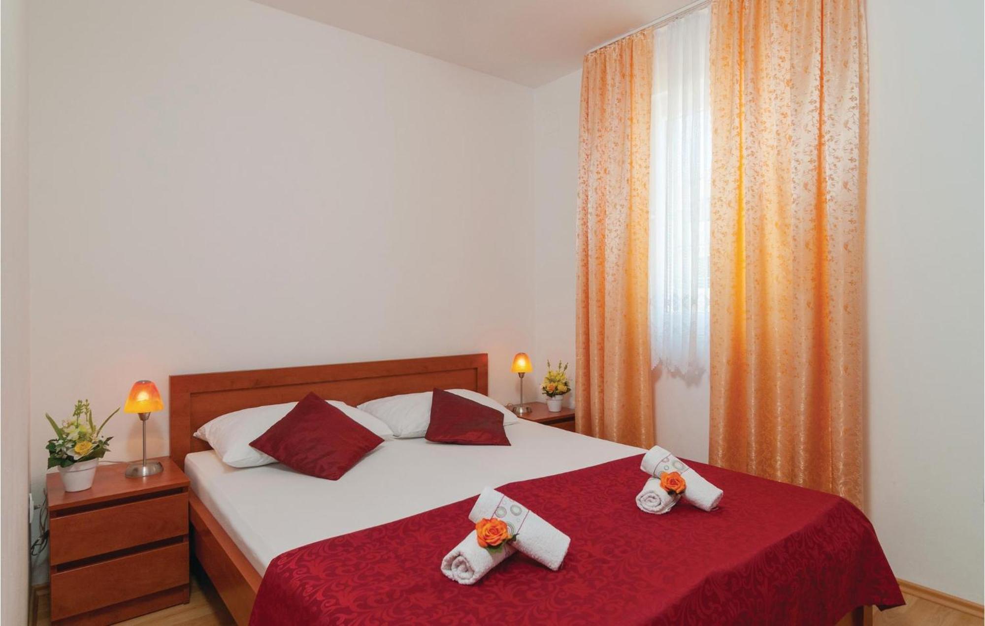 Cozy Apartment In Supetar With Kitchen المظهر الخارجي الصورة