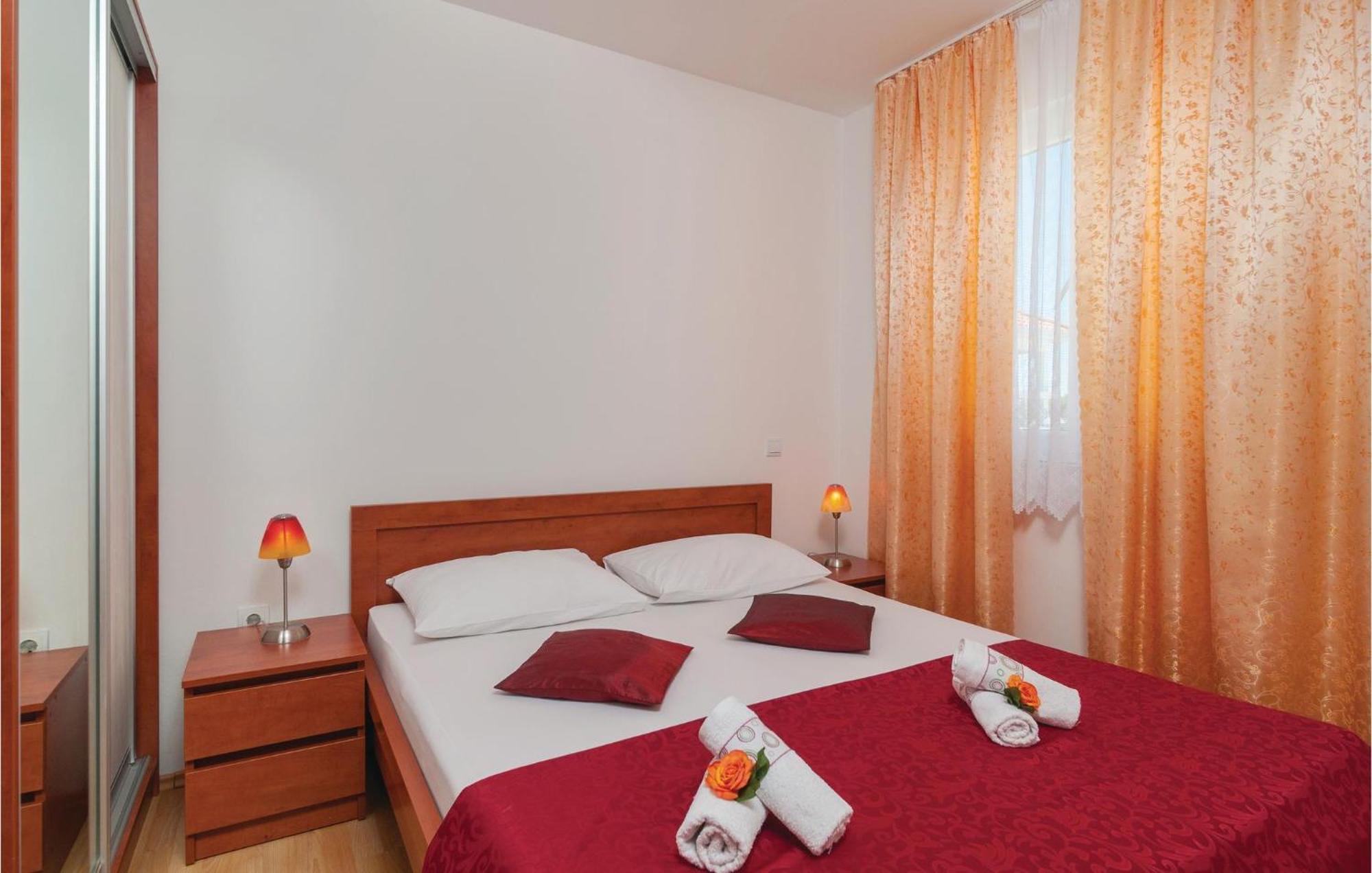 Cozy Apartment In Supetar With Kitchen المظهر الخارجي الصورة