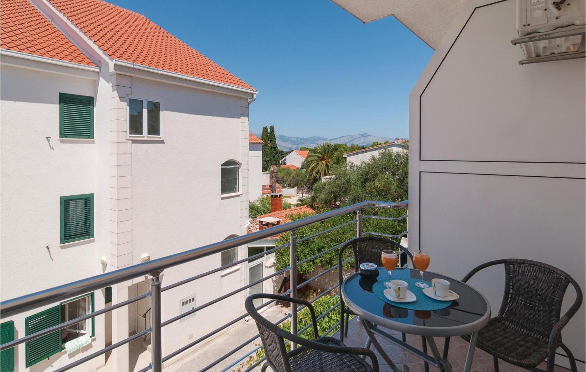 Cozy Apartment In Supetar With Kitchen المظهر الخارجي الصورة