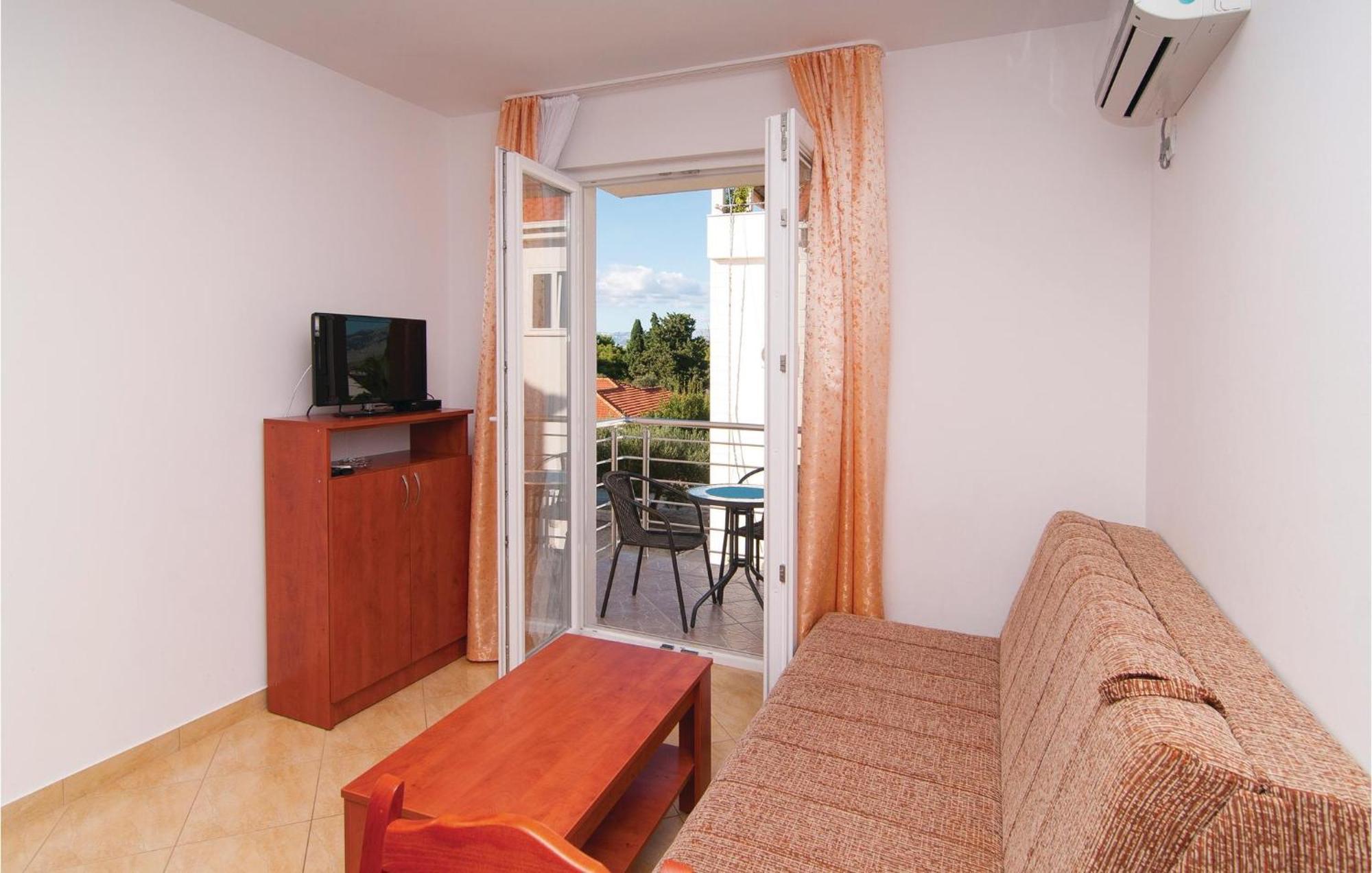 Cozy Apartment In Supetar With Kitchen المظهر الخارجي الصورة